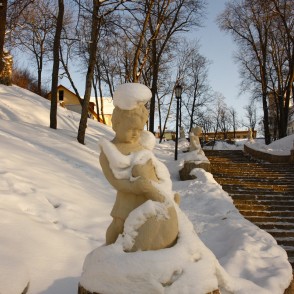 R. Āboliņa veidotā bērnu skulptūra R. Āboliņa veidotā bērnu skulptūra