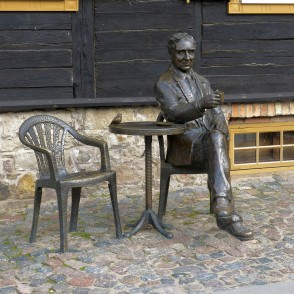 Ēvalda Valtera piemineklis Kuldīgā Ēvalda Valtera piemineklis Kuldīgā