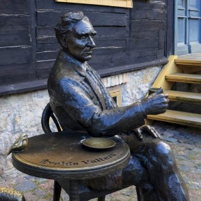 Piemineklis Ēvaldam Valteram Piemineklis Ēvaldam Valteram