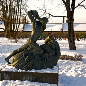 Skulptūra "Cīņa ar kentauru" Skulptūra "Cīņa ar kentauru"