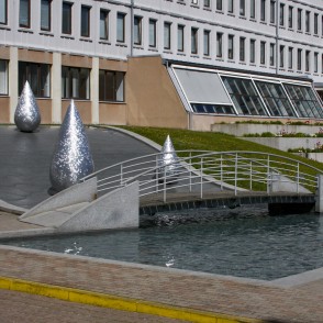 Strūklaka "Lāses" pie Ventspils augstskolas Strūklaka "Lāses" pie Ventspils augstskolas