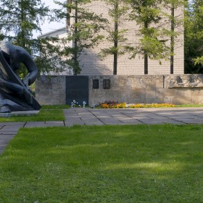 Piemineklis "Pārtrauktā dziesma", Preiļi Piemineklis "Pārtrauktā dziesma", Preiļi