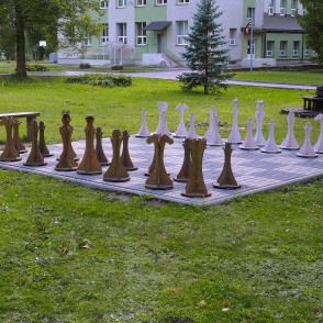 Lielformāta šaha laukums Preiļu parkā Lielformāta šaha laukums Preiļu parkā