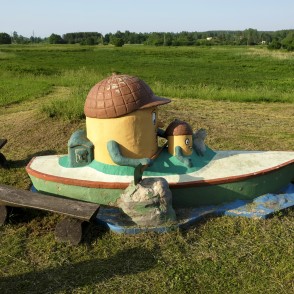 Skulptūra - Zīļuks laivo, Kandava Skulptūra - Zīļuks laivo, Kandava