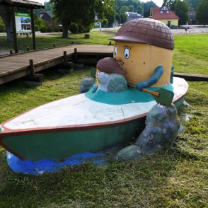 Skulptūra - Zīļuks laivo, Kandava Skulptūra - Zīļuks laivo, Kandava