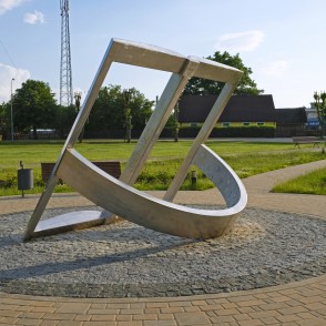Kārļa Mīlenbaha parks ar saules pulksteni Kārļa Mīlenbaha parks ar saules pulksteni