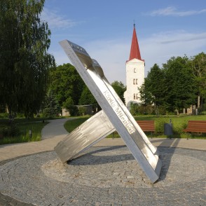 Kārļa Mīlenbaha parks ar saules pulksteni Kārļa Mīlenbaha parks ar saules pulksteni