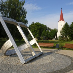 Kārļa Mīlenbaha parks ar saules pulksteni Kārļa Mīlenbaha parks ar saules pulksteni