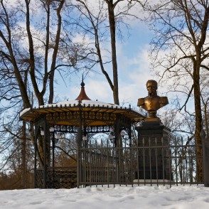 Grāfa Karla Gustava fon Zīversa krūšutēls Grāfa Karla Gustava fon Zīversa krūšutēls