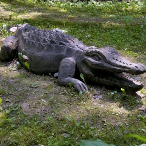 Krokodila skulptūra Galēnu muižas parkā Krokodila skulptūra Galēnu muižas parkā