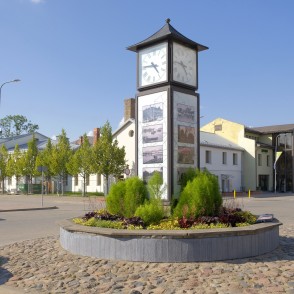 Pilsētas pulkstenis Jēkabpils pilsētas laukumā Pilsētas pulkstenis Jēkabpils pilsētas laukumā