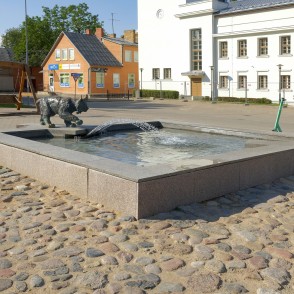 Lūša skulptūra Jēkabpils Vecpilsētas laukumā Lūša skulptūra Jēkabpils Vecpilsētas laukumā