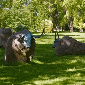 Mājdzīvnieku skulptūras Reņķa dārzā Mājdzīvnieku skulptūras Reņķa dārzā