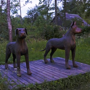 Skulptūras "Ērgļu sargsuņi" Skulptūras "Ērgļu sargsuņi"