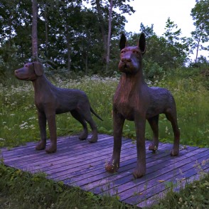 Skulptūras "Ērgļu sargsuņi" Skulptūras "Ērgļu sargsuņi"