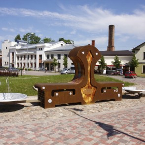 Svari Jēkabpils vecpilsētas laukumā Svari Jēkabpils vecpilsētas laukumā