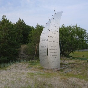 Piemiņas zīme Latvijas bēgļiem uz Zviedriju Piemiņas zīme Latvijas bēgļiem uz Zviedriju