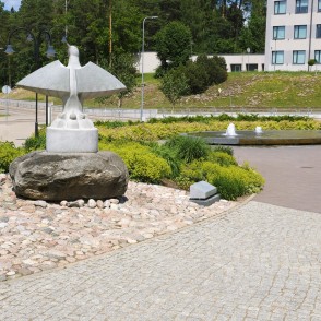 Tēlnieka Jāņa Karlova skulptūra "Baltā Cielava" Tēlnieka Jāņa Karlova skulptūra "Baltā Cielava"