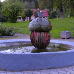 Dekoratīvā "Zīles" skulptūra-strūklaka Dekoratīvā "Zīles" skulptūra-strūklaka