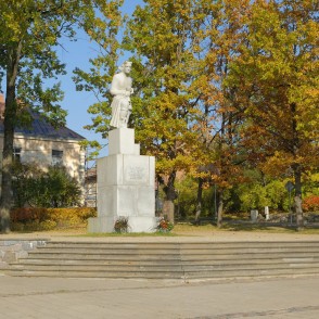 Rūjienas atbrīvošanas piemineklis “Tālavas taurētājs” Rūjienas atbrīvošanas piemineklis “Tālavas taurētājs”