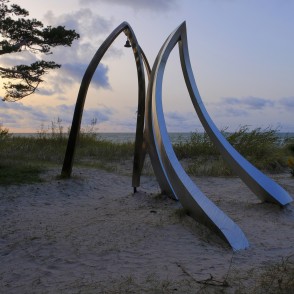 Piemineklis kapteinim Visvaldim Feldmanim Kolkasragā Piemineklis kapteinim Visvaldim Feldmanim Kolkasragā