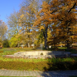 Vecpiebalgas muižas parks rudenī Vecpiebalgas muižas parks rudenī