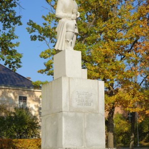 Kārļa Zemdegas veidotais piemineklis "Tālavas taurētājs" Kārļa Zemdegas veidotais piemineklis "Tālavas taurētājs"