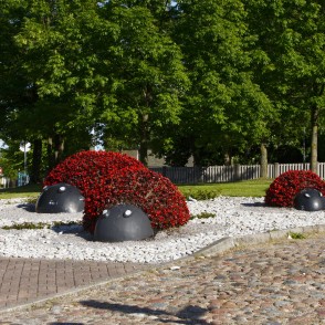 Puķu skulptūras “Mārītes” Puķu skulptūras “Mārītes”