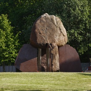 Pauls Jaunzems, skulptūra "Jūrakmens" Pauls Jaunzems, skulptūra "Jūrakmens"