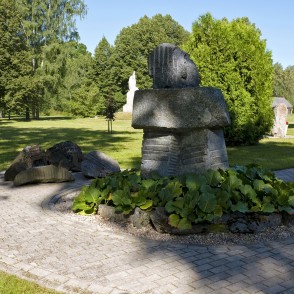 Piemineklis Ziemassvētku kauju piemiņai Džūkstē Piemineklis Ziemassvētku kauju piemiņai Džūkstē