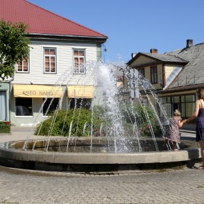 Brīvības laukums ar strūklaku Tukumā Brīvības laukums ar strūklaku Tukumā