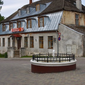 Strūklaka Līvu laukumā Cēsīs Strūklaka Līvu laukumā Cēsīs