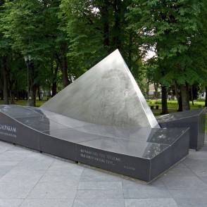 Piemineklis Oskaram Kalpakam Rīgā Piemineklis Oskaram Kalpakam Rīgā