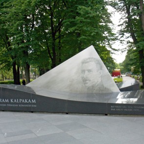 Piemineklis Oskaram Kalpakam Rīgā Piemineklis Oskaram Kalpakam Rīgā