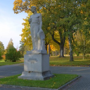 K. Zemdegas veidotais piemineklis "Sējējs" K. Zemdegas veidotais piemineklis "Sējējs"