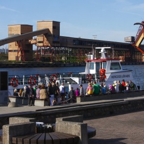 Kuģītis „Hercogs Jēkabs” piestātnē Kuģītis „Hercogs Jēkabs” piestātnē