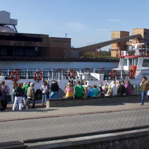 Kuģītis „Hercogs Jēkabs” piestātnē Kuģītis „Hercogs Jēkabs” piestātnē