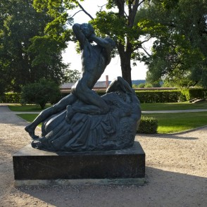 Skulptūra "Cīņa ar kentauru" Cēsīs Skulptūra "Cīņa ar kentauru" Cēsīs