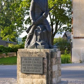 Cēsu Pulka Skolnieku rotas piemineklis Cēsu Pulka Skolnieku rotas piemineklis