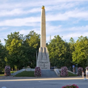 Uzvaras piemineklis Cēsīs Uzvaras piemineklis Cēsīs