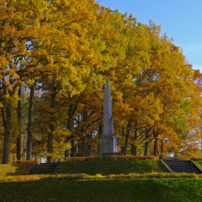 Brīvības piemineklis Raunā Brīvības piemineklis Raunā