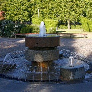 Strūklaka Dzirnavu laukumā, Ventspilī Strūklaka Dzirnavu laukumā, Ventspilī