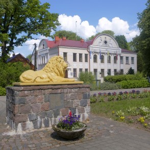 Lion Sculpture in Jaunjelgava Old Town Park Lion Sculpture in Jaunjelgava Old Town Park