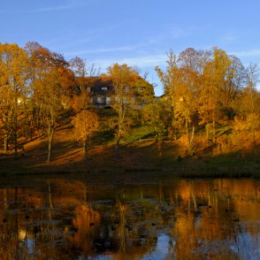 Smiltenes muižas kungu māja no parka puses Smiltenes muižas kungu māja no parka puses