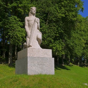 Pieminekļa „Koklētājs” tuvplāns Pieminekļa „Koklētājs” tuvplāns