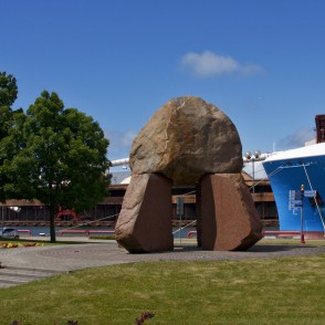 Pauls Jaunzems, skulptūra "Jūrakmens" Pauls Jaunzems, skulptūra "Jūrakmens"