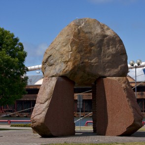 Pauls Jaunzems, skulptūra "Jūrakmens" Pauls Jaunzems, skulptūra "Jūrakmens"