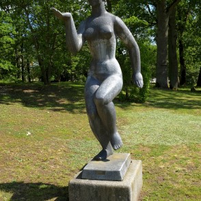 Valdas Blunovas-Malējas skulptūra pie Talsu novada muzeja Valdas Blunovas-Malējas skulptūra pie Talsu novada muzeja