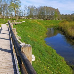 Pastaigu taka gar Ālandes upi Pastaigu taka gar Ālandes upi