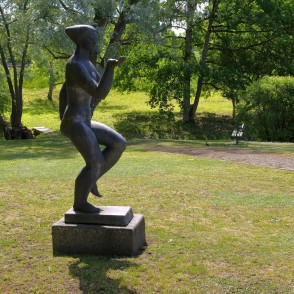 Valdas Blunovas-Malējas skulptūra pie Talsu novada muzeja Valdas Blunovas-Malējas skulptūra pie Talsu novada muzeja